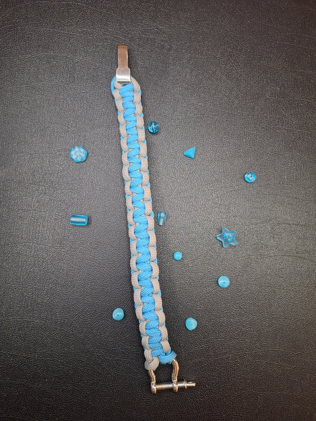 Blue and gray paracord bracelet
