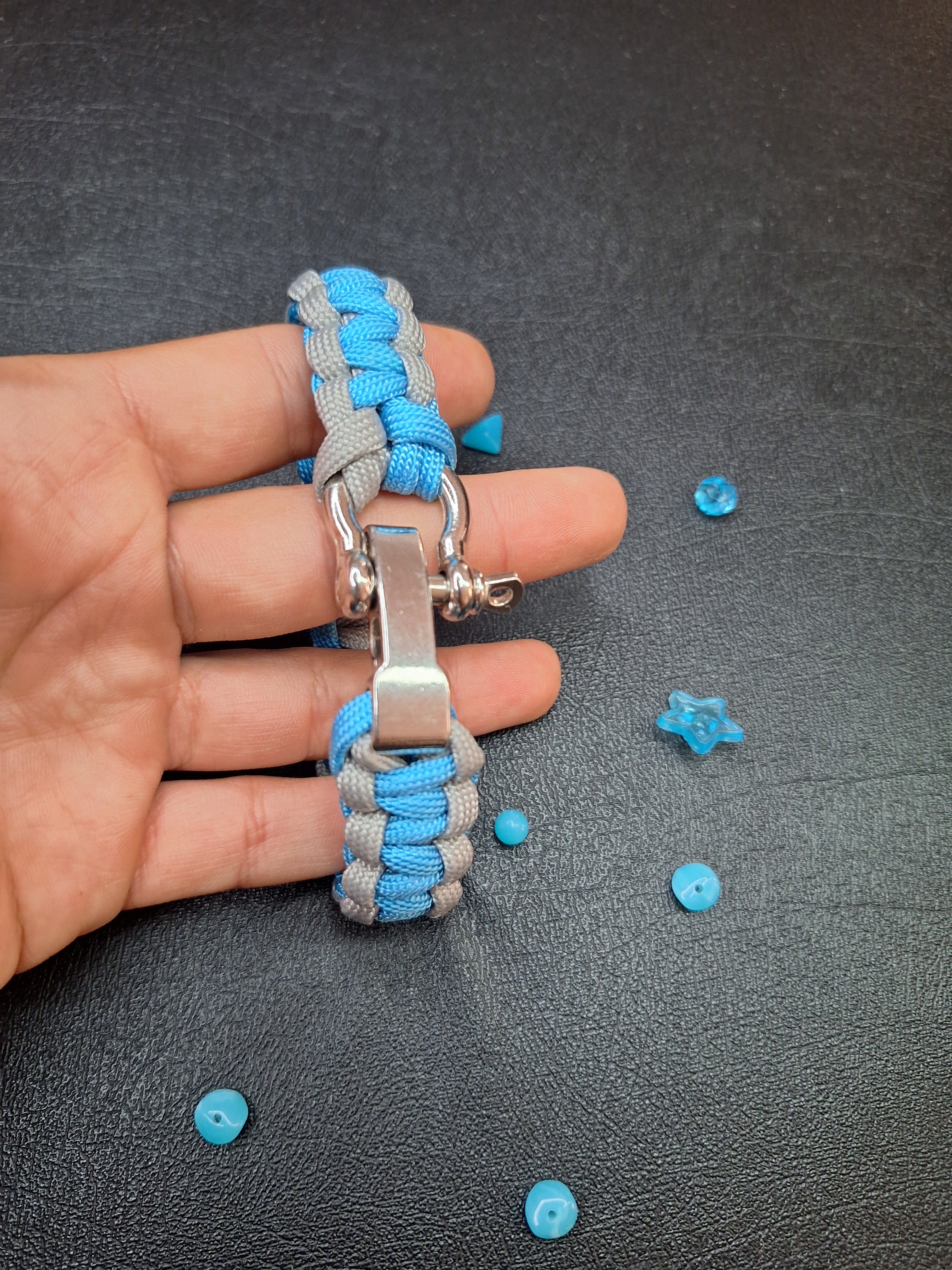 Blue and gray paracord bracelet