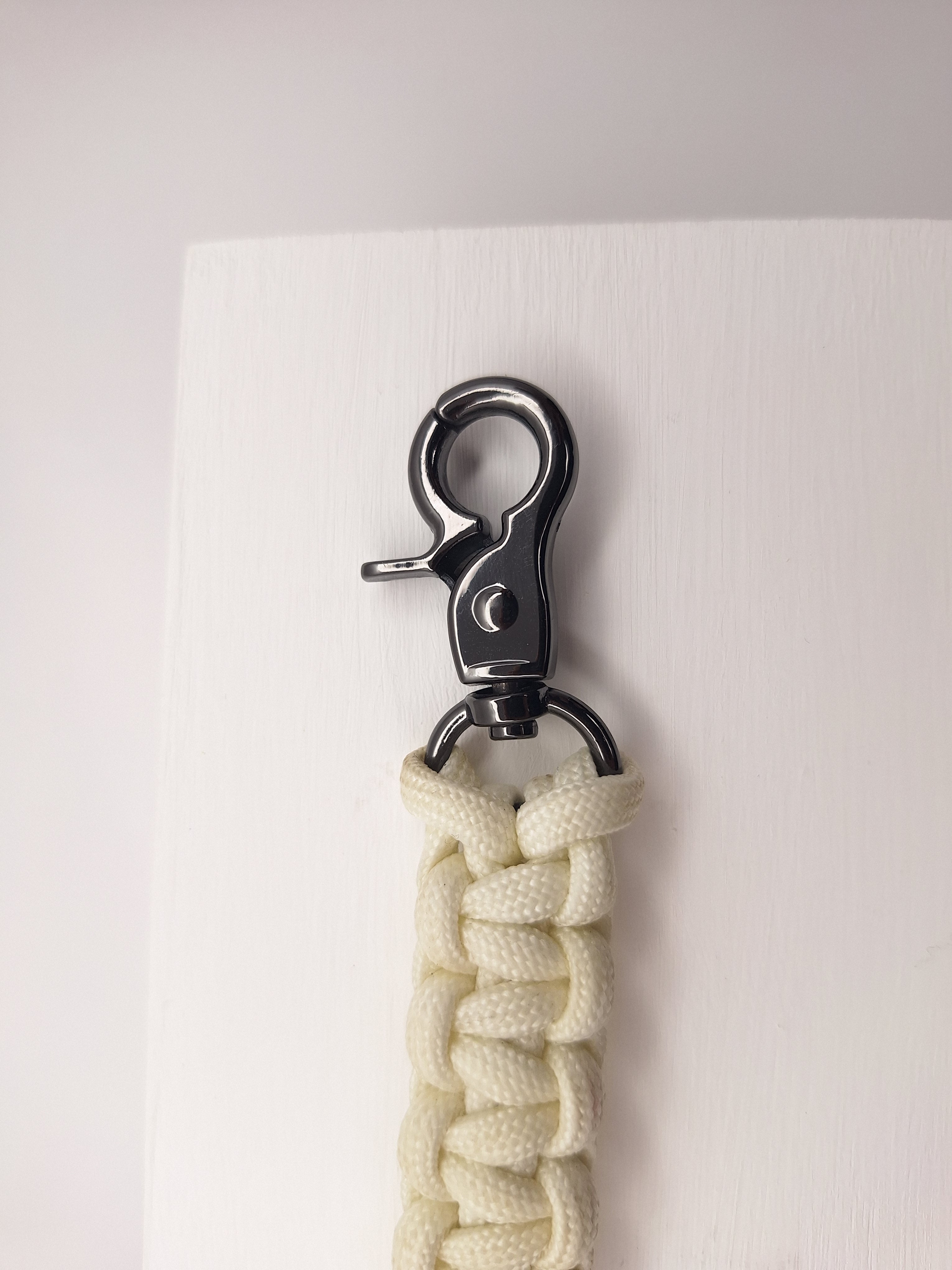 Glow in the dark paracord Keychain