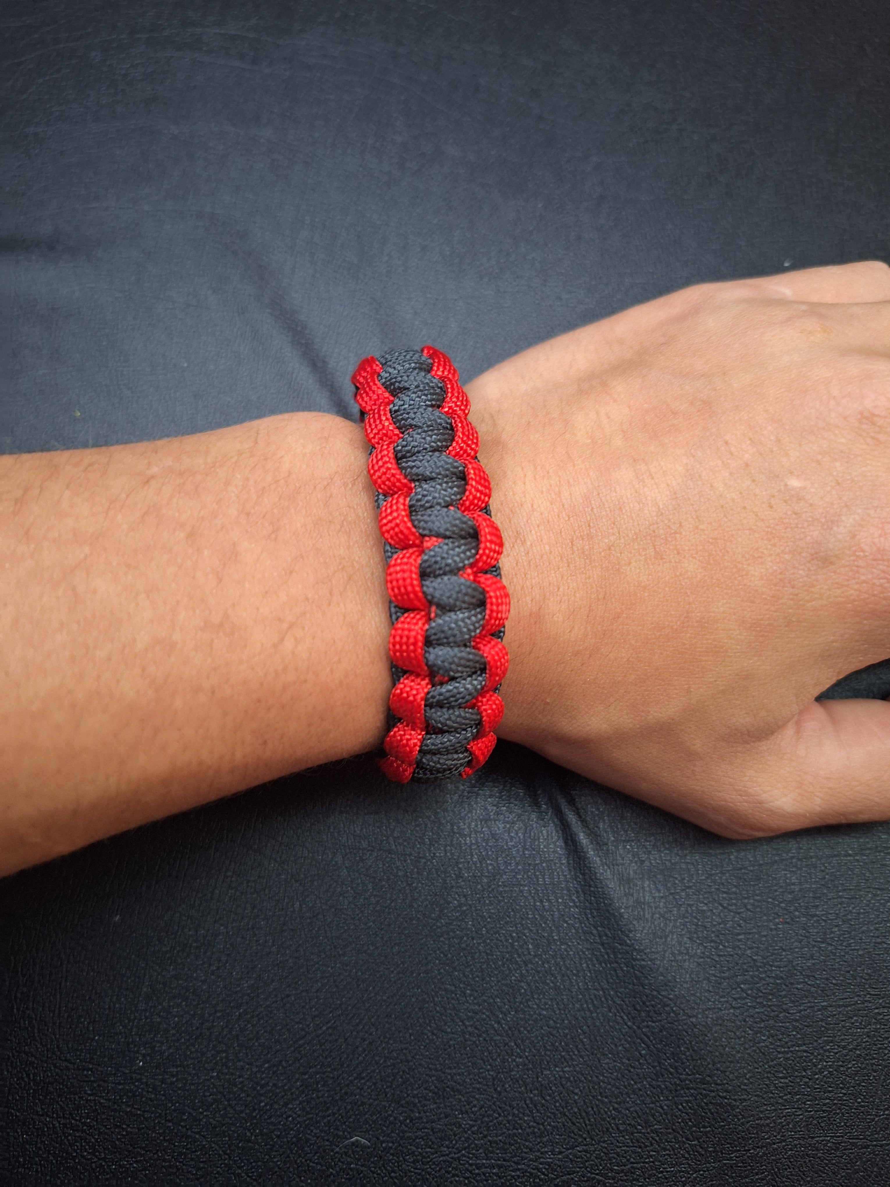Black/red paracord bracelet
