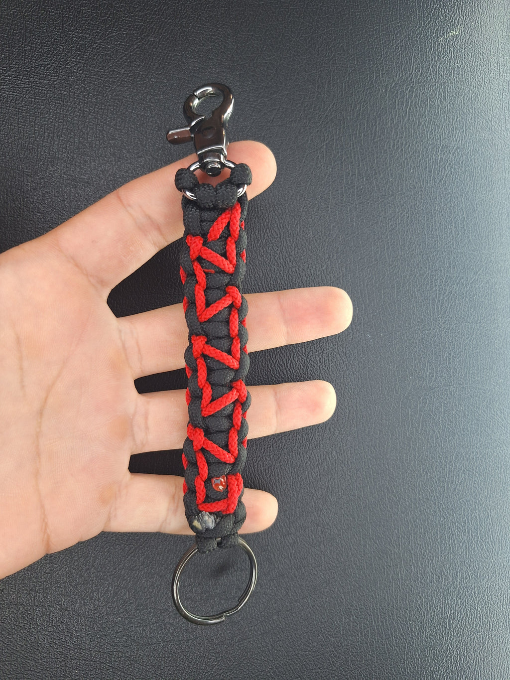 Black paracord Keychain with red hearts