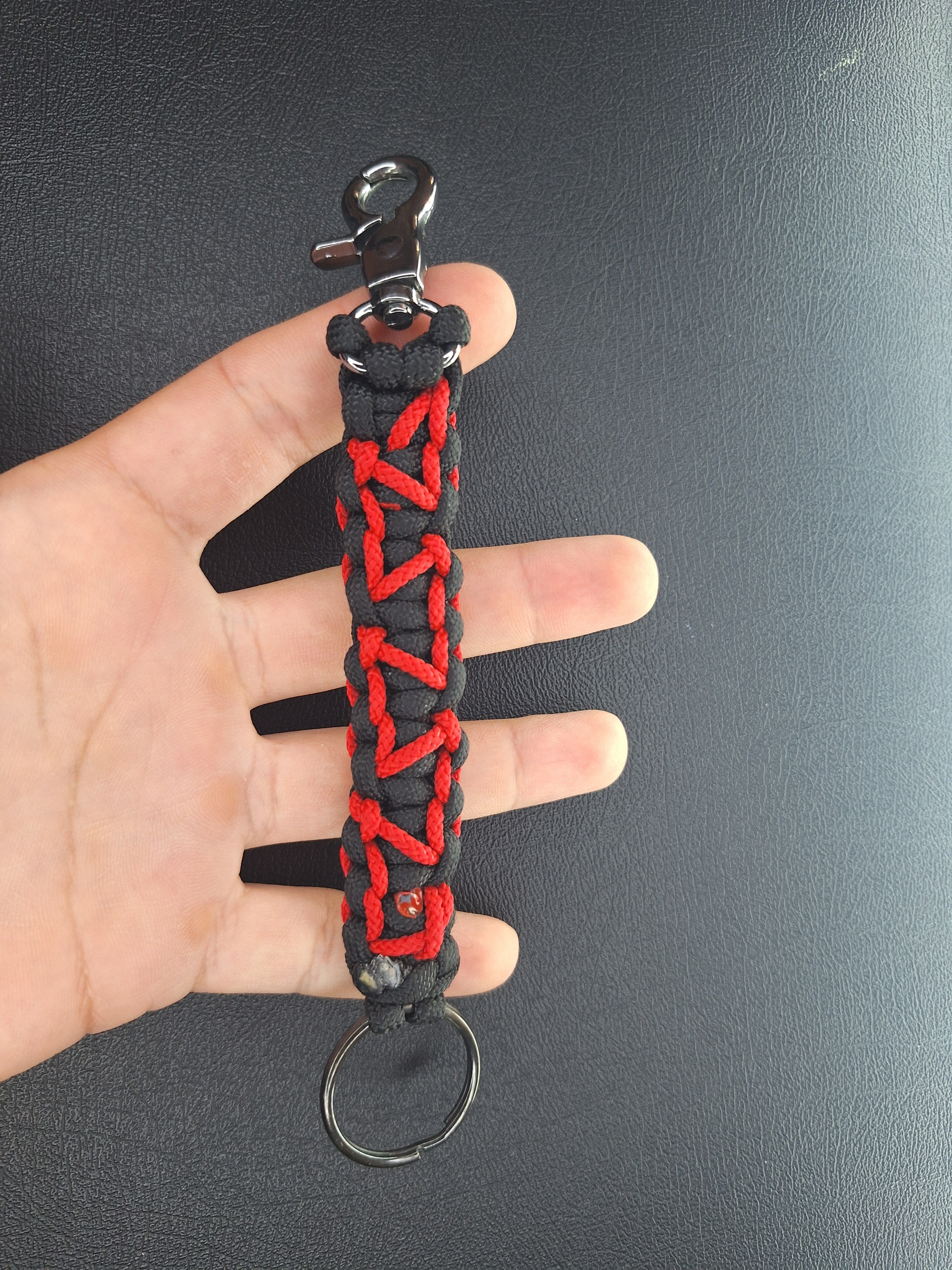 Black paracord Keychain with red hearts