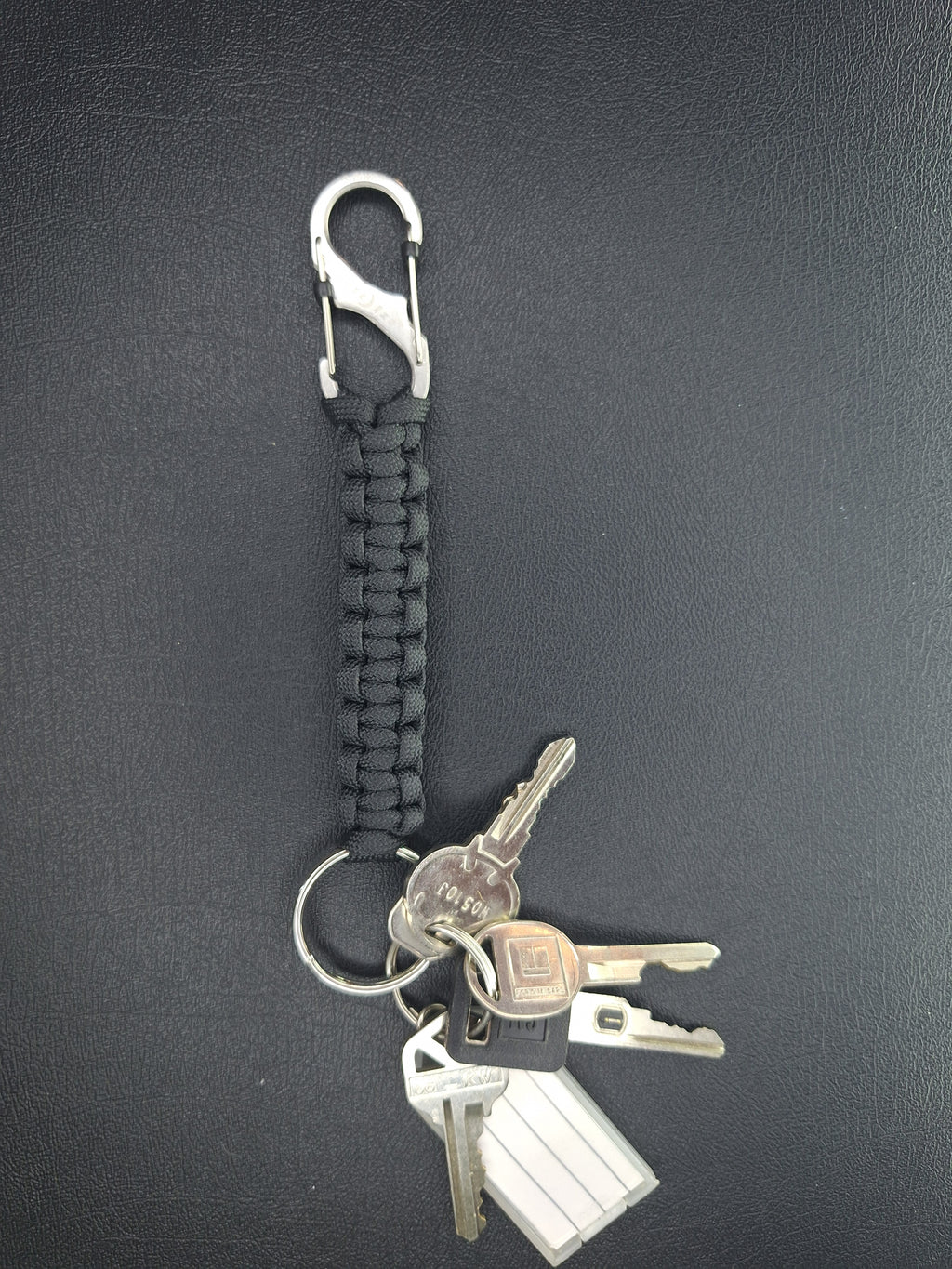black paracord keychain