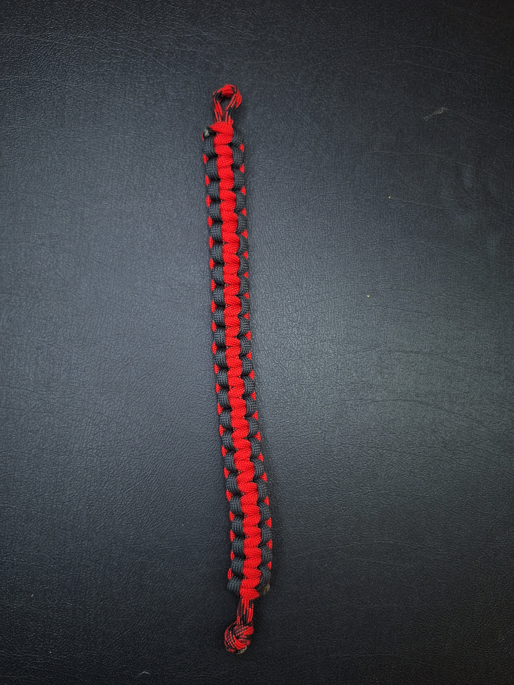 Black/red paracord bracelet