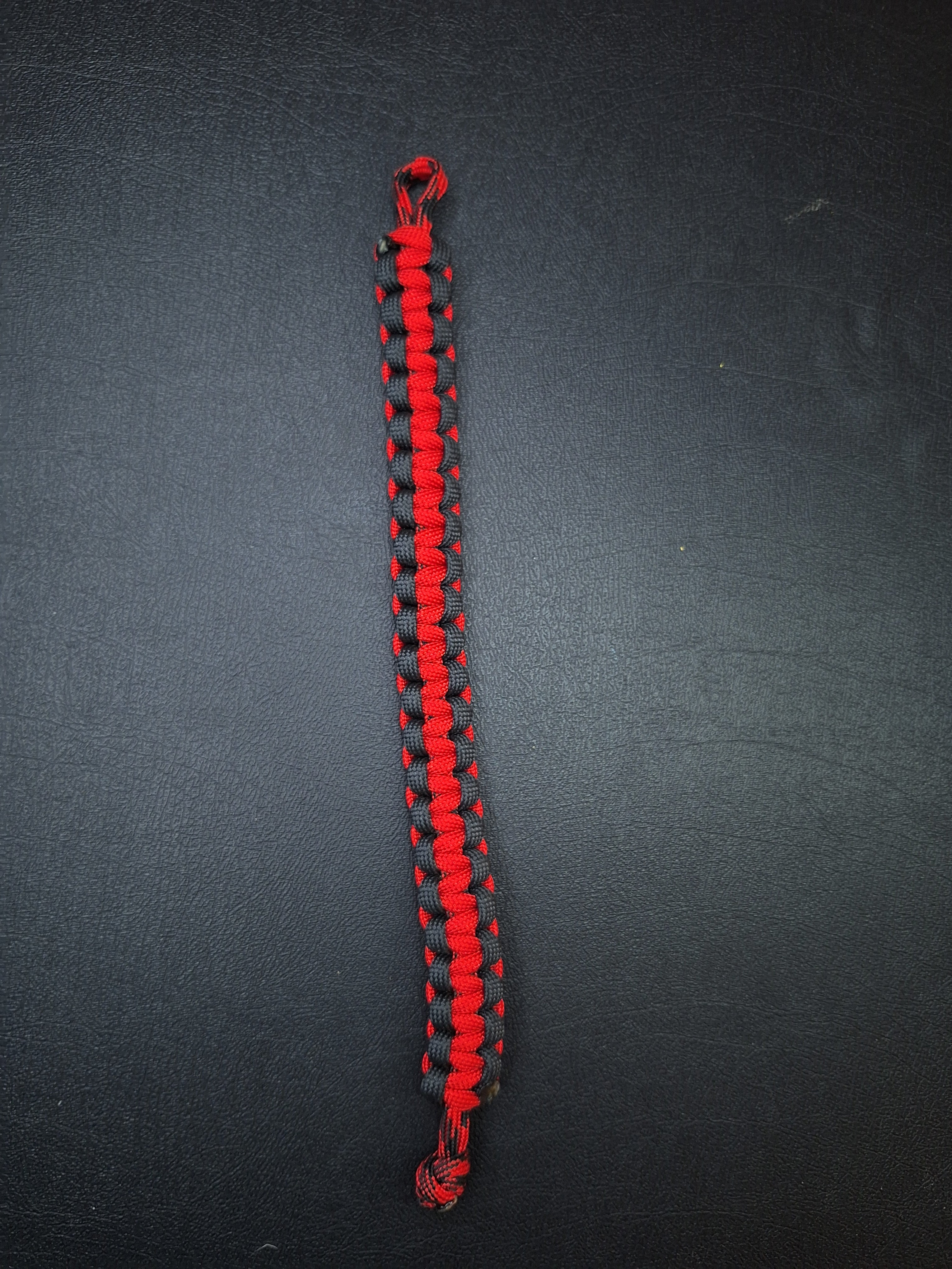 Black/red paracord bracelet