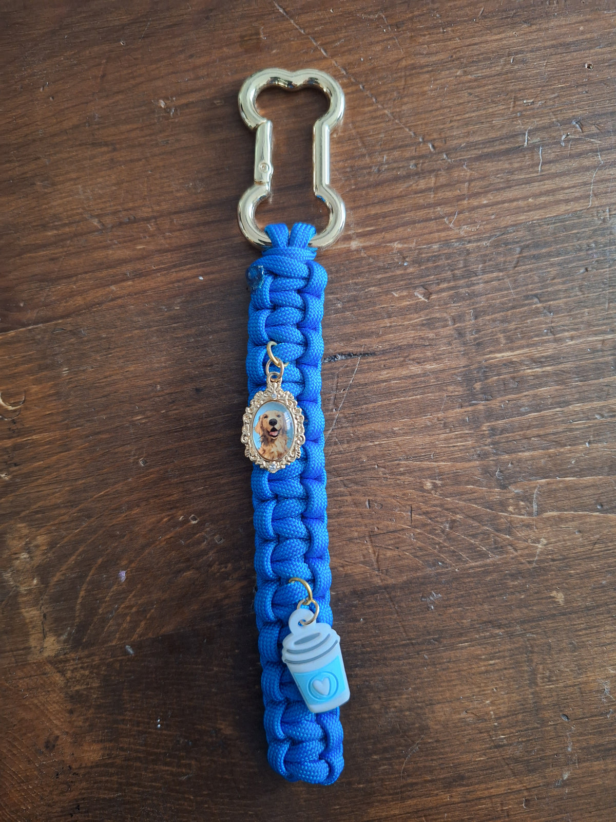 Sky blue golden retriever Keychain with coffee