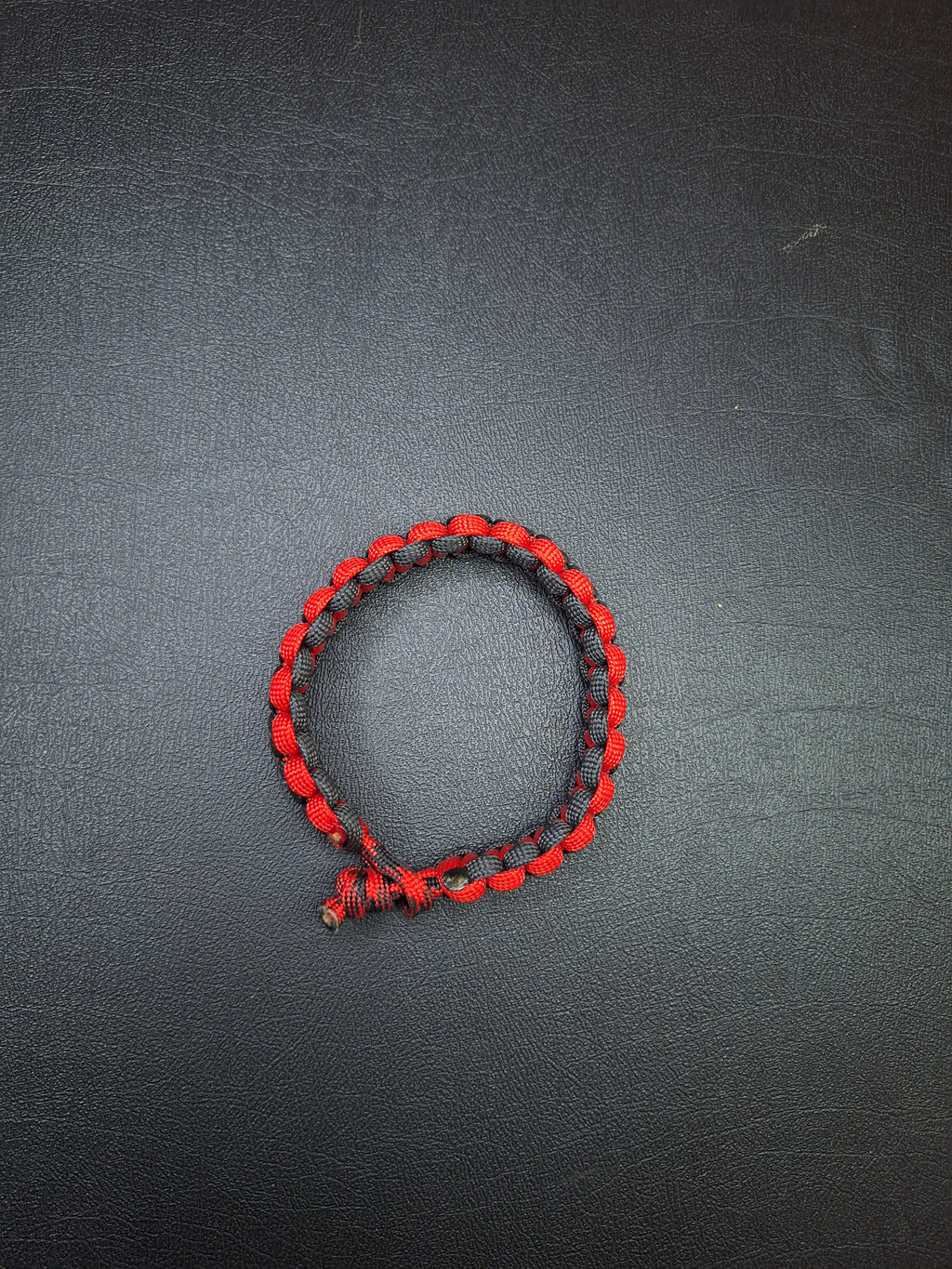 Black/red paracord bracelet