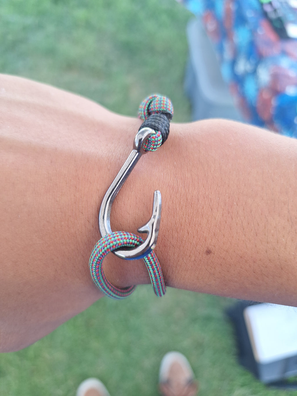 Fishing hook paracord bracelet