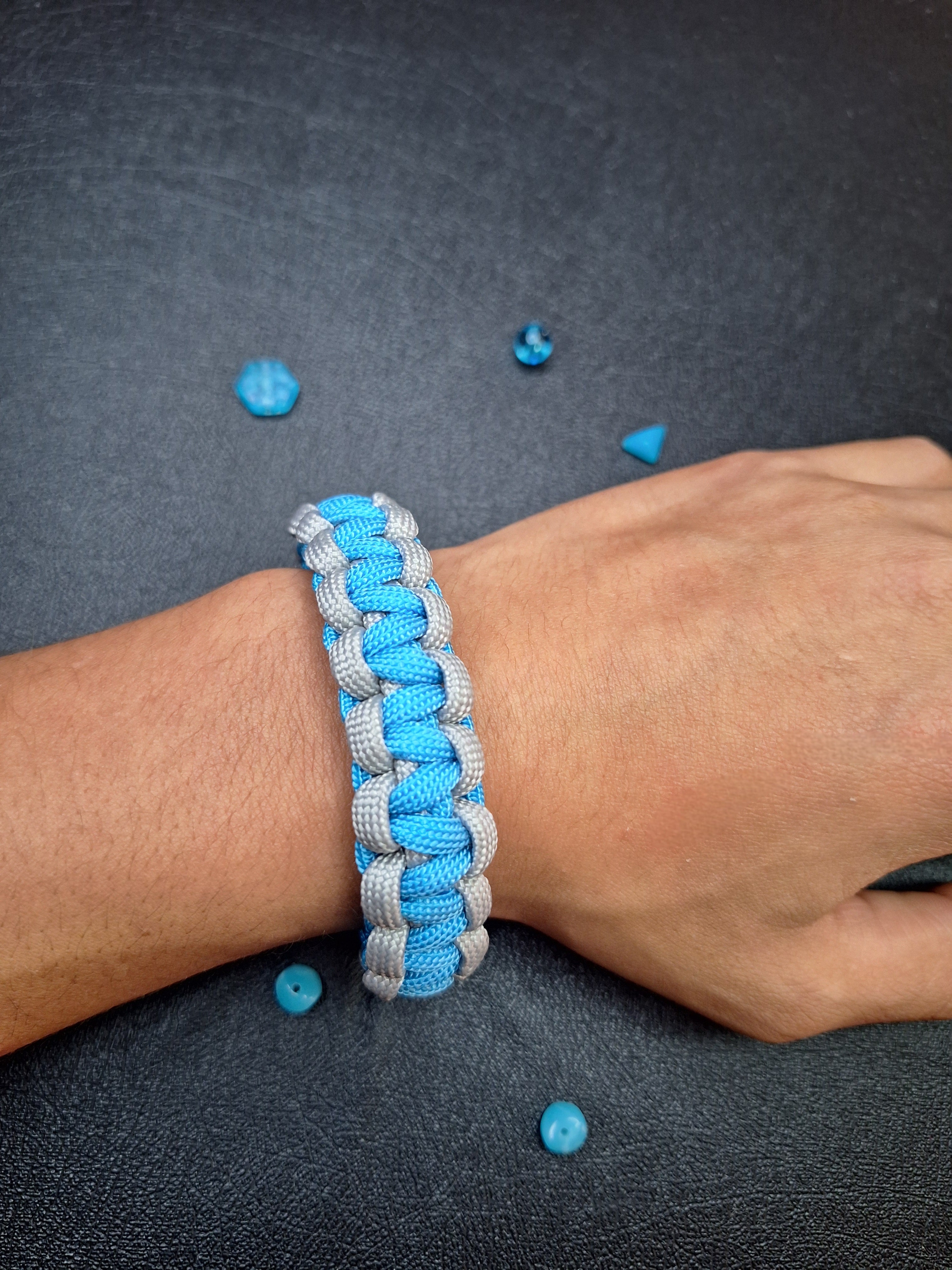 Blue and gray paracord bracelet