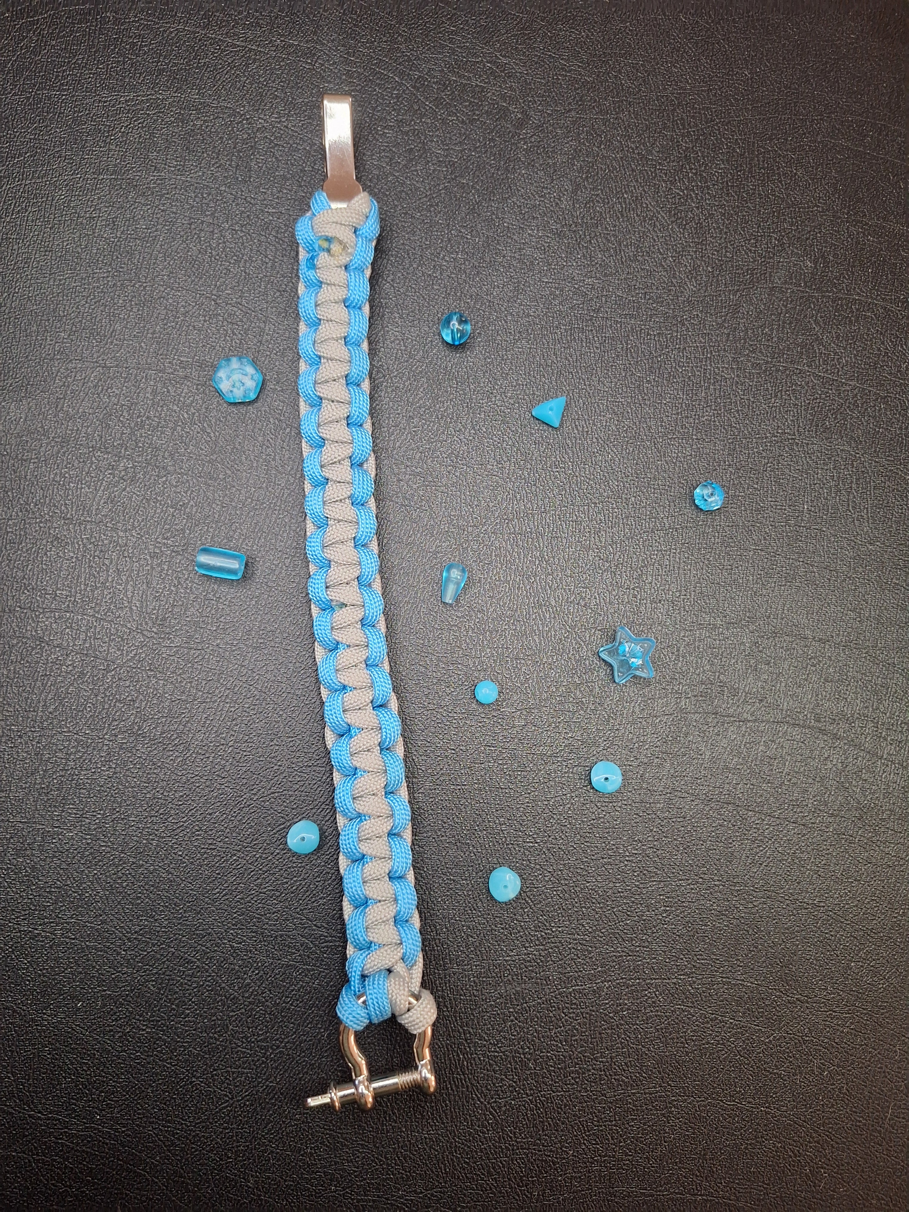 Blue and gray paracord bracelet