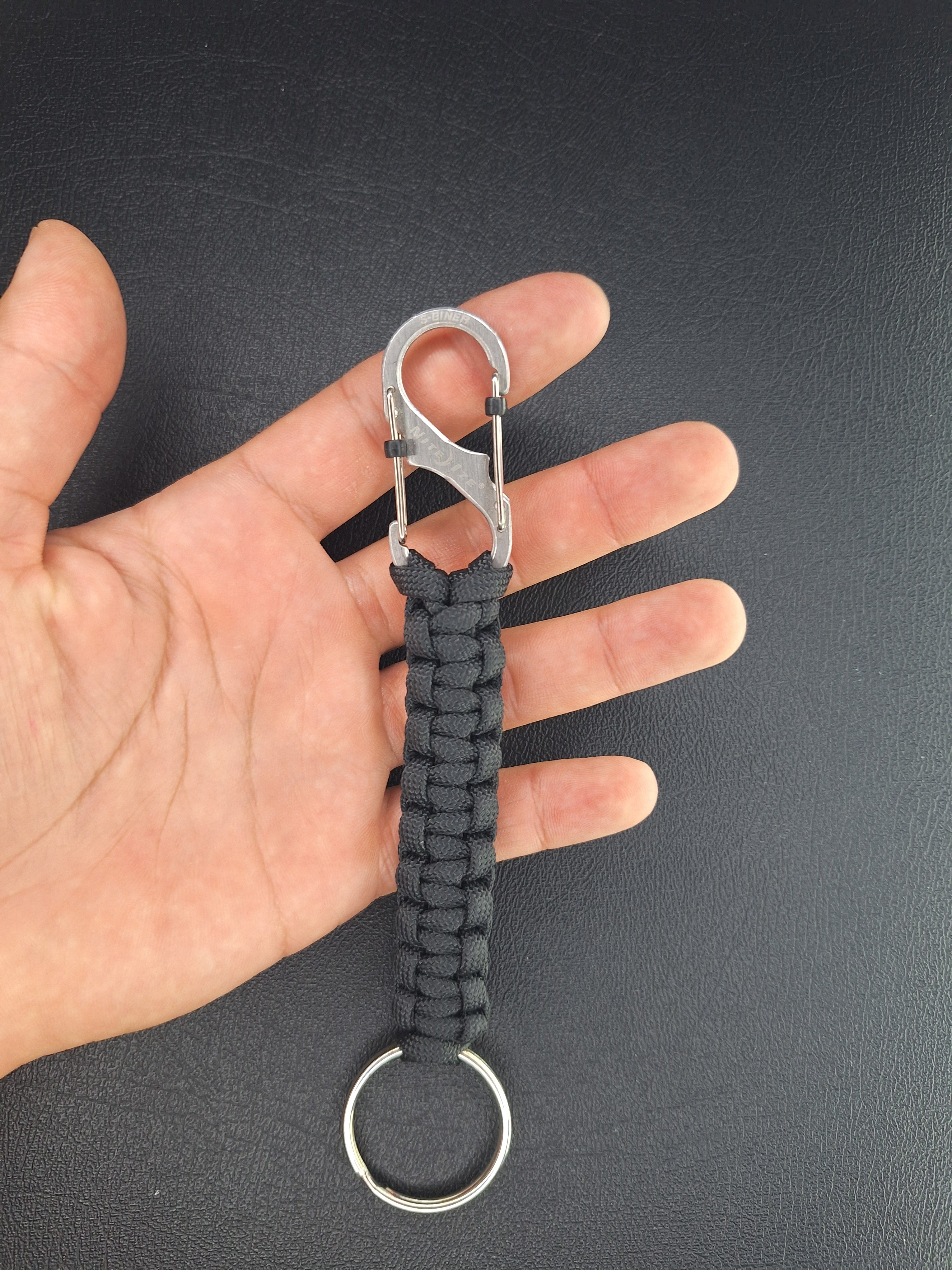 black paracord keychain
