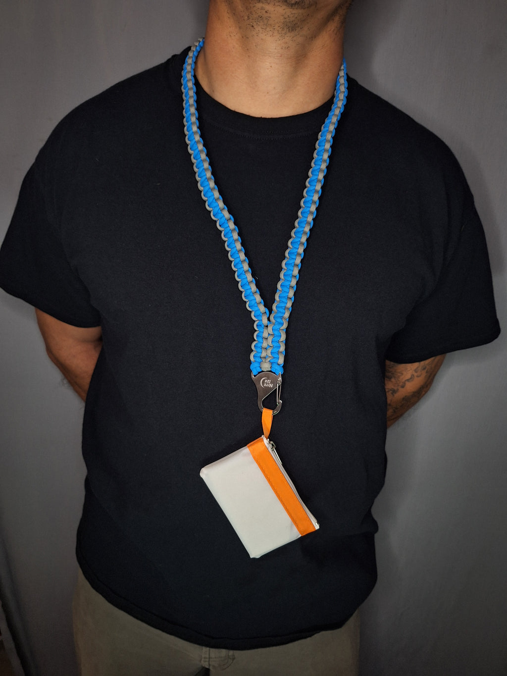 Sky blue/grayParacord lanyard