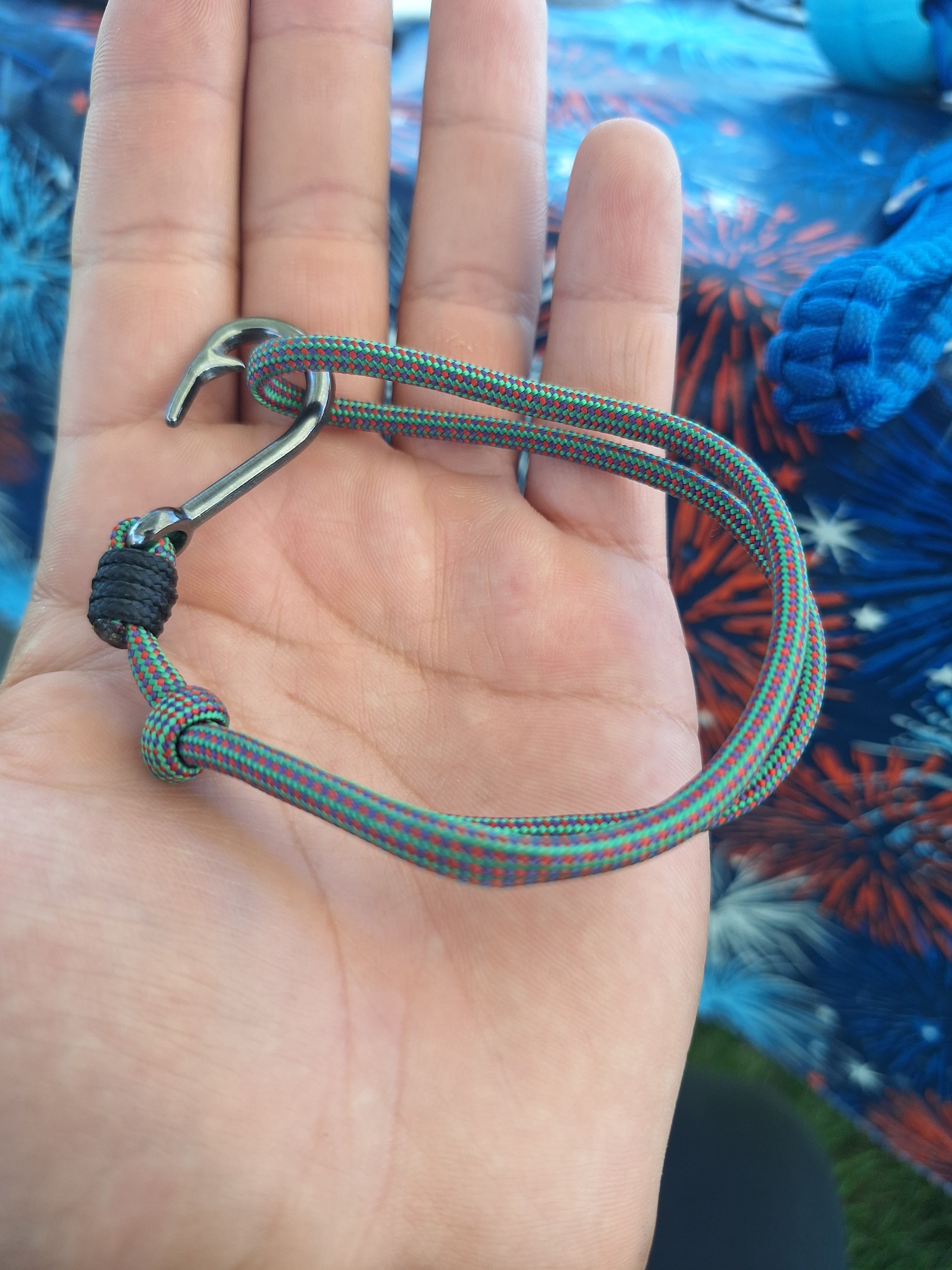 Fishing hook paracord bracelet