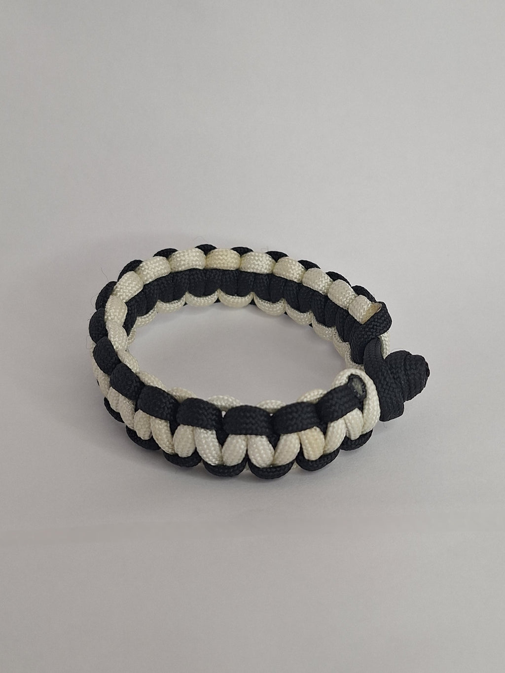 Black and white paracord bracelet
